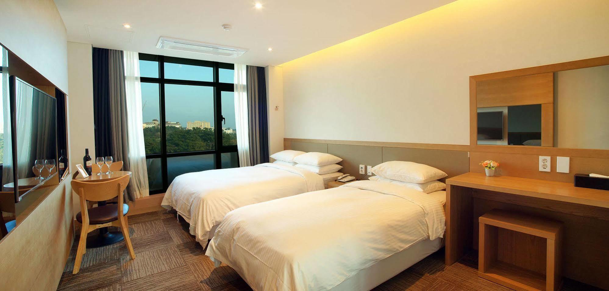 Jeju Poong Gyung Hotel Seogwipo Exterior foto